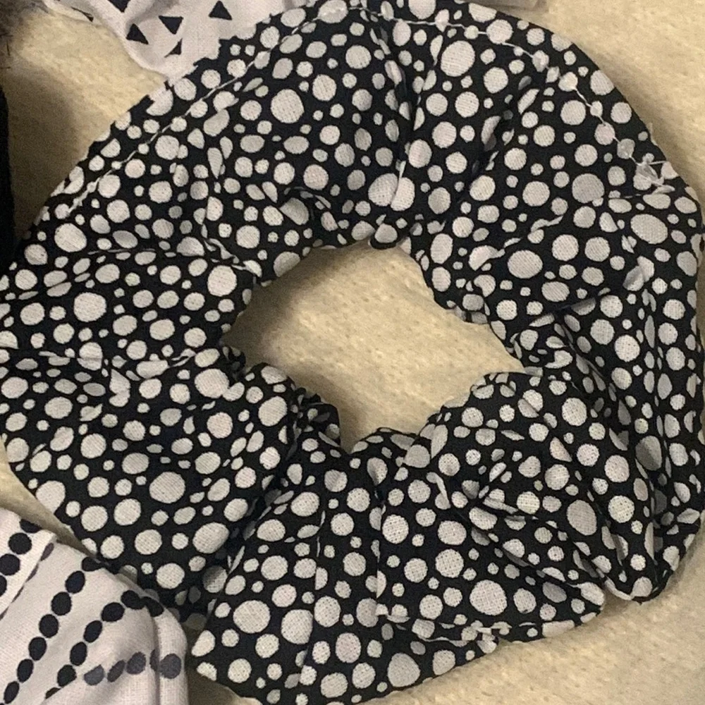 Scrunchies 7-pack black & white - 5”